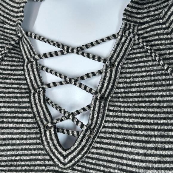 American Eagle Soft & Sexy Striped Lace-Up Lightweight Hoodie Tee Size Small - Picture 12 of 13